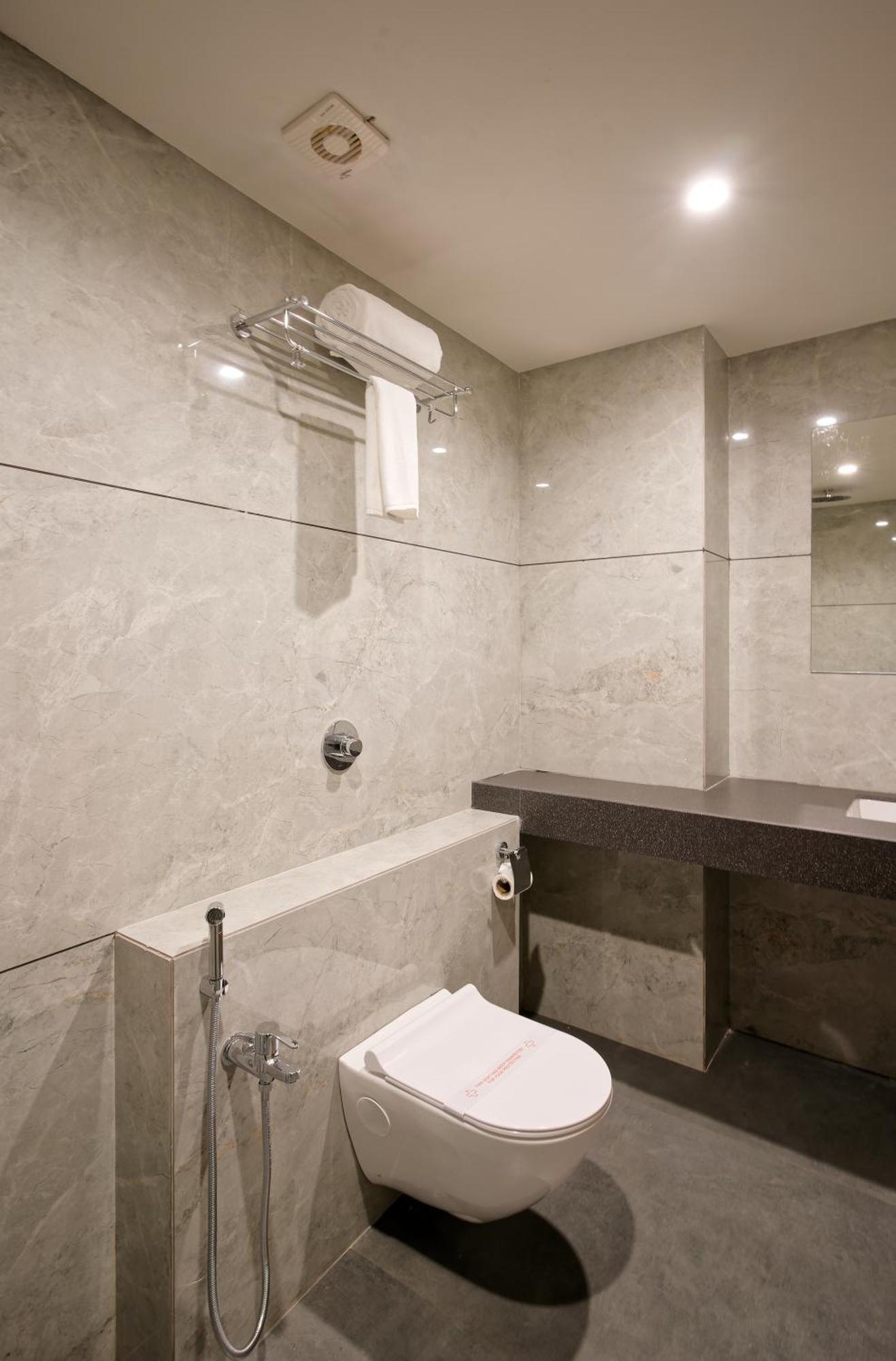 Plenteous Inn Ahmedabad Exteriör bild