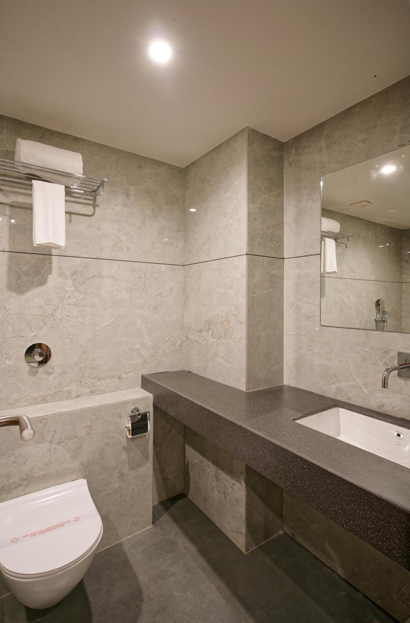 Plenteous Inn Ahmedabad Exteriör bild