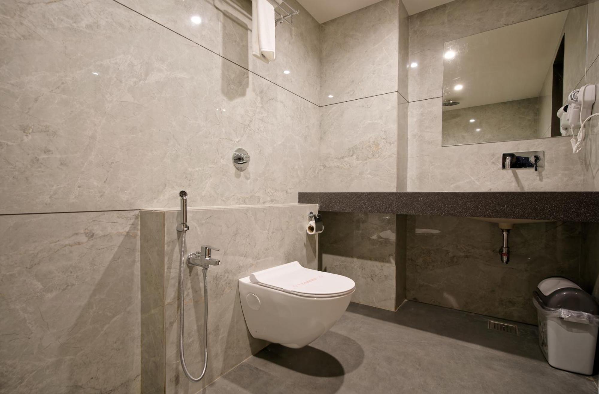 Plenteous Inn Ahmedabad Exteriör bild