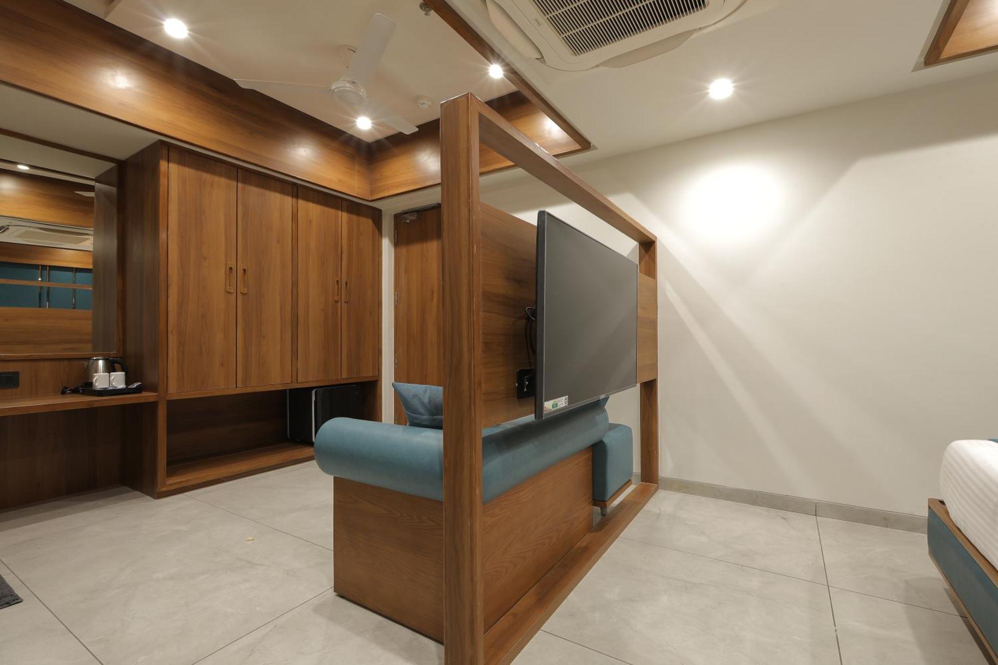 Plenteous Inn Ahmedabad Exteriör bild