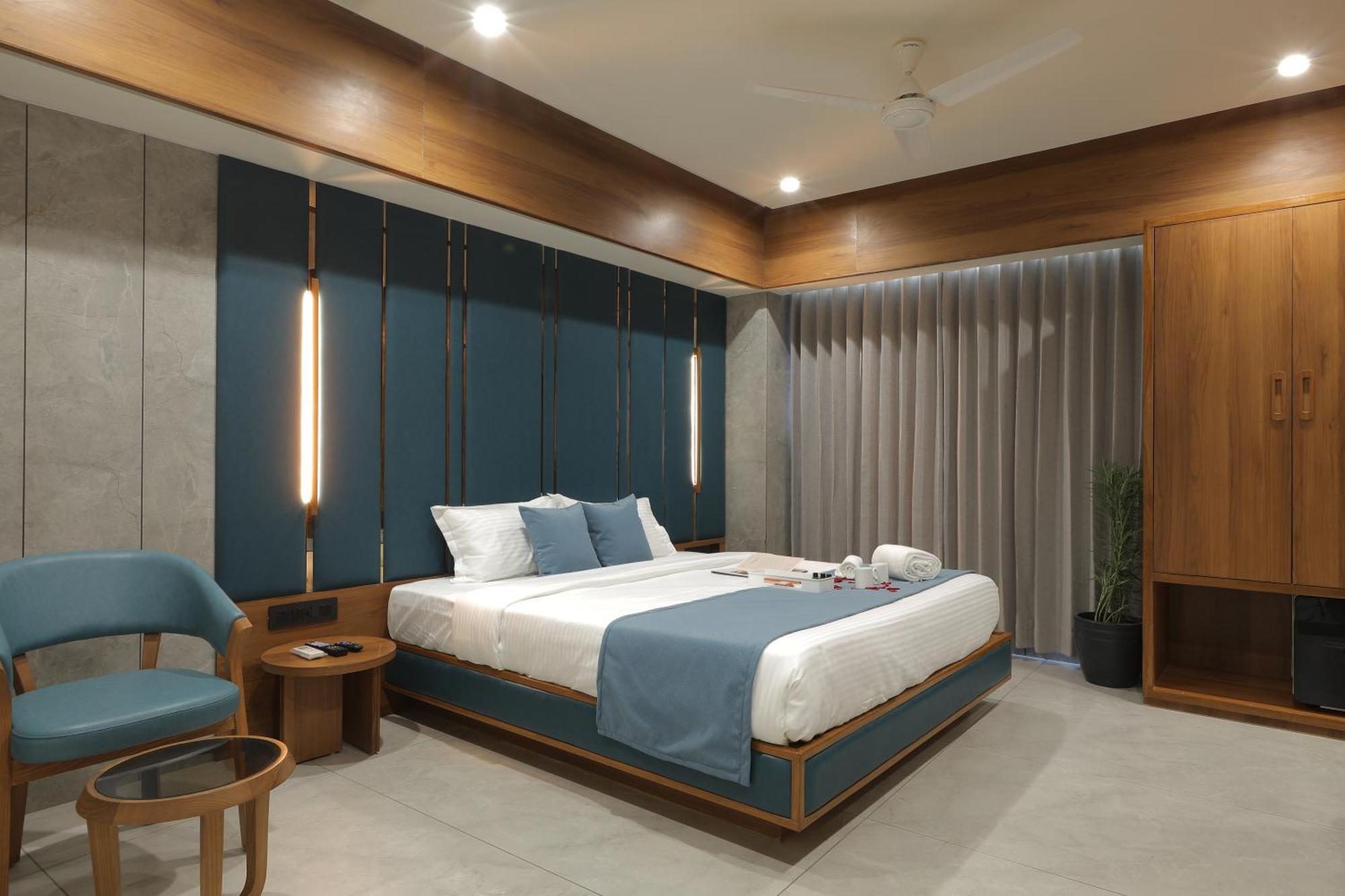 Plenteous Inn Ahmedabad Exteriör bild