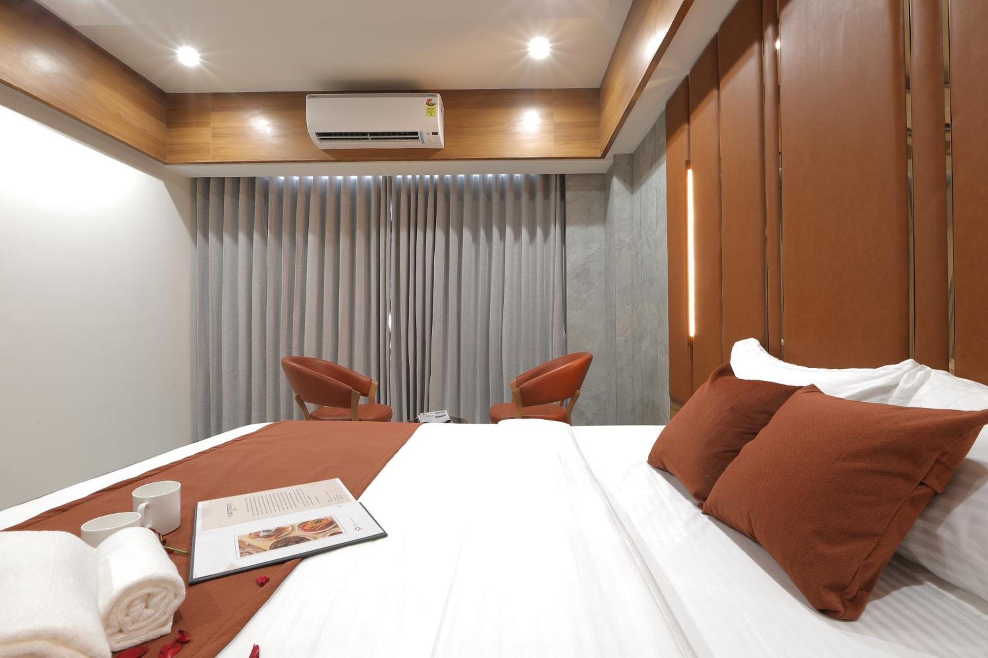 Plenteous Inn Ahmedabad Exteriör bild