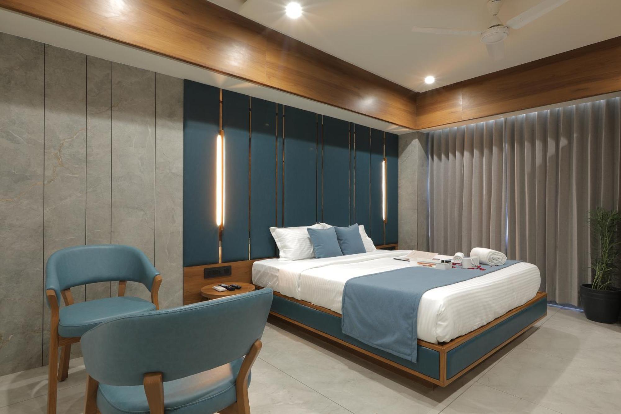 Plenteous Inn Ahmedabad Exteriör bild