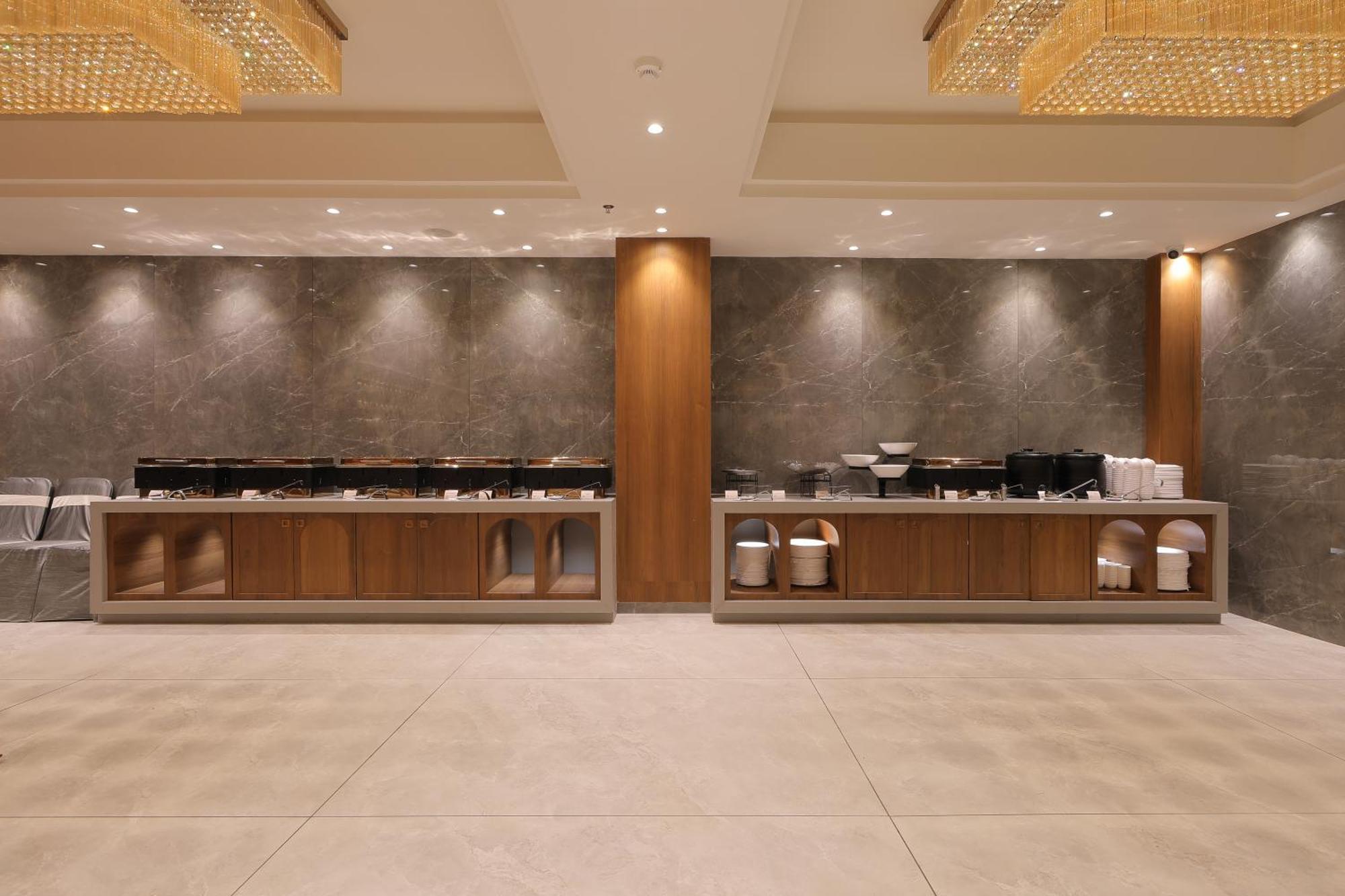 Plenteous Inn Ahmedabad Exteriör bild