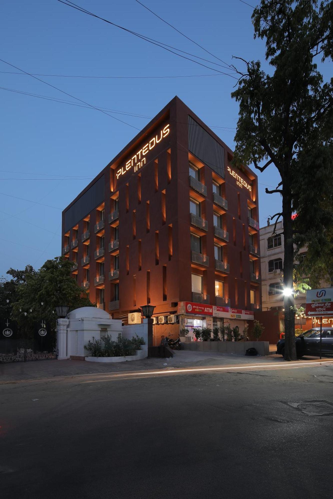 Plenteous Inn Ahmedabad Exteriör bild