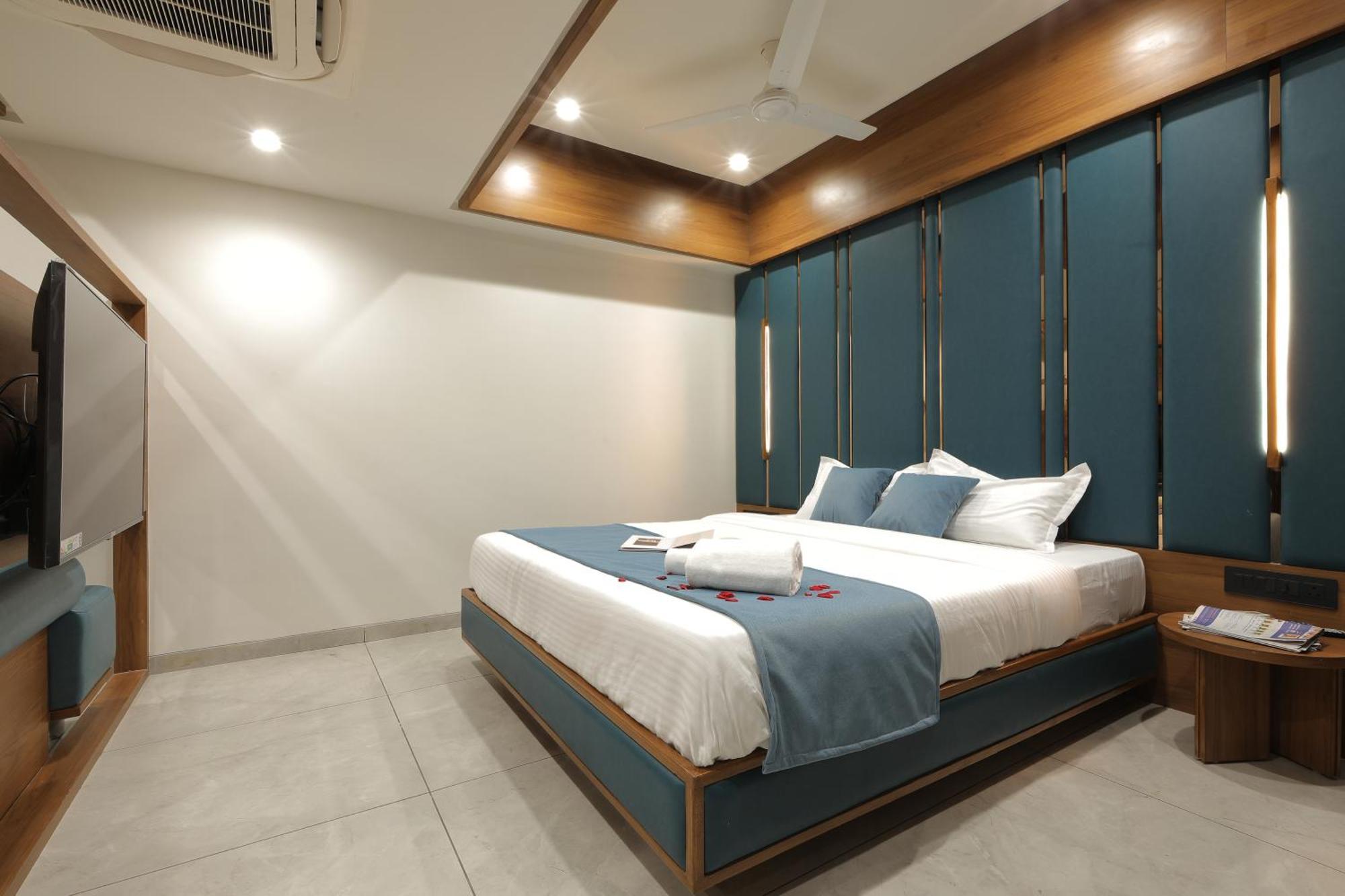 Plenteous Inn Ahmedabad Exteriör bild