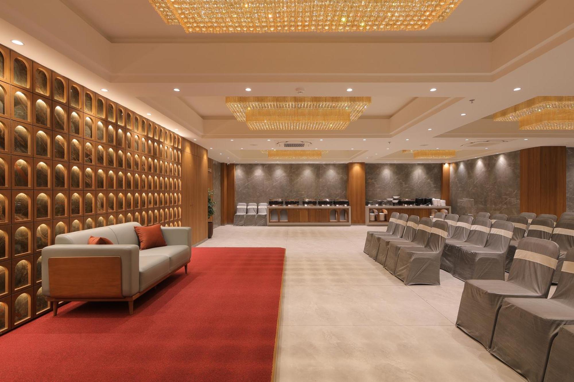 Plenteous Inn Ahmedabad Exteriör bild