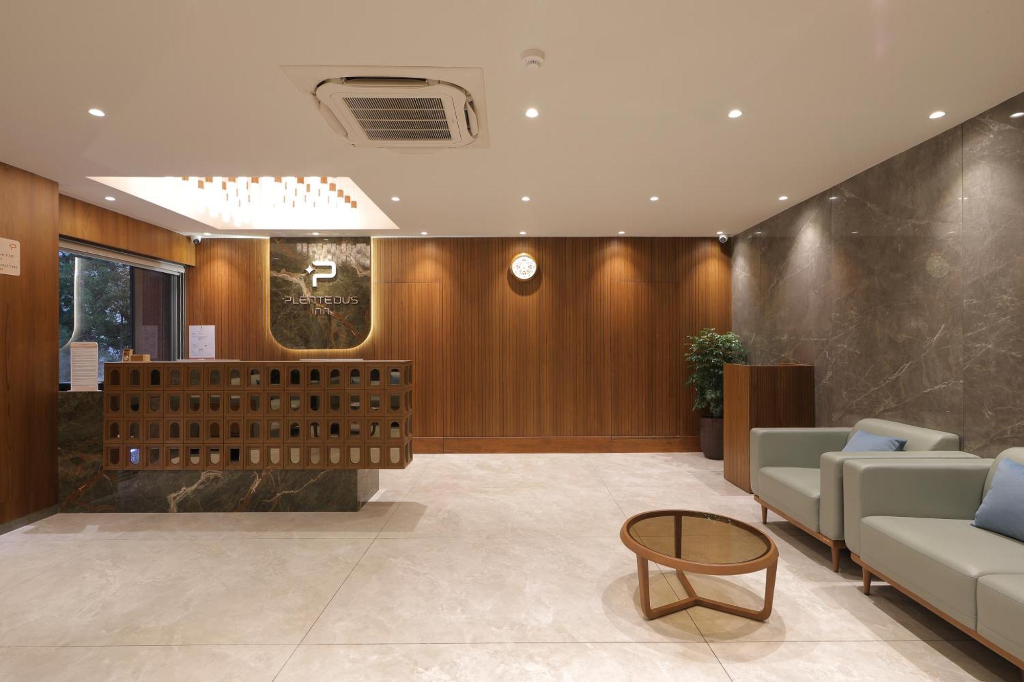 Plenteous Inn Ahmedabad Exteriör bild